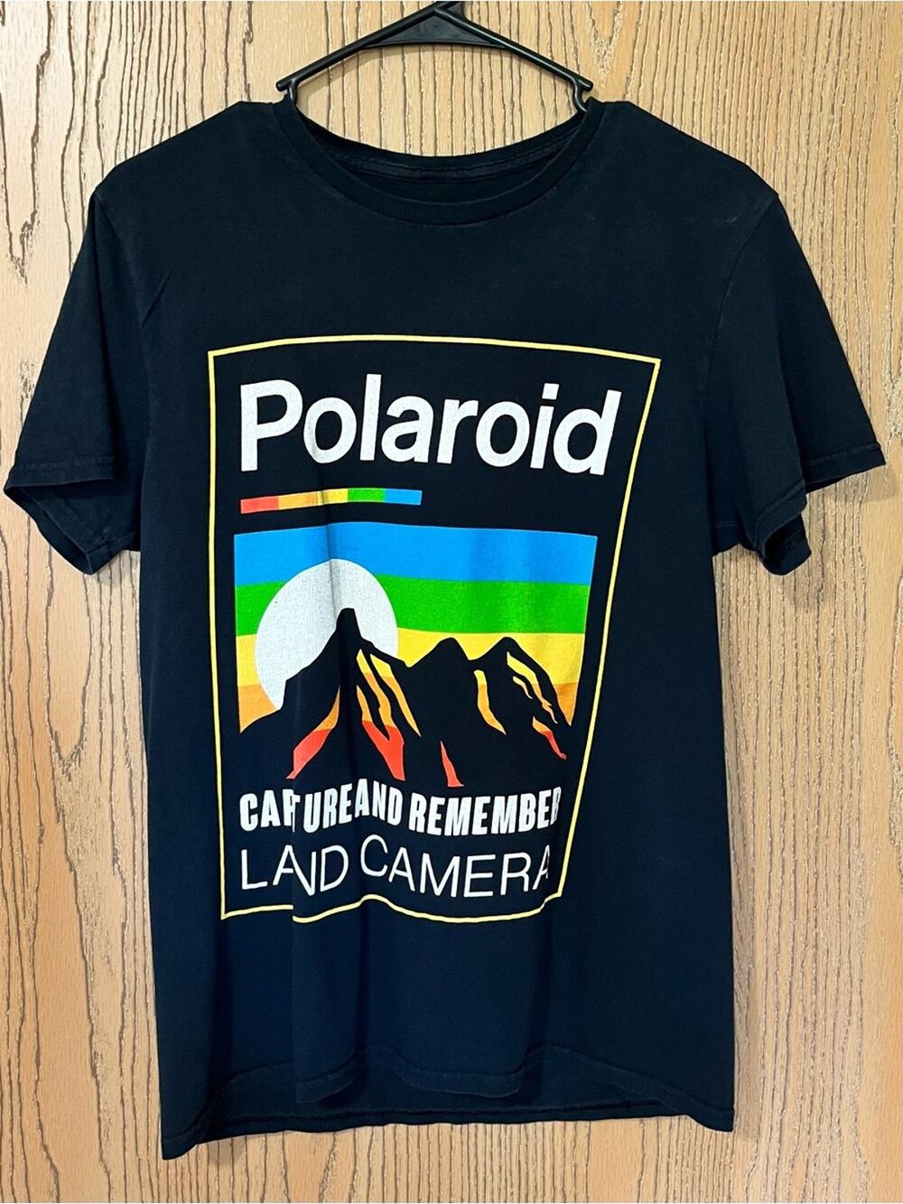 Polaroid Black Rainbow Capture Remember Tee sz Small cotton